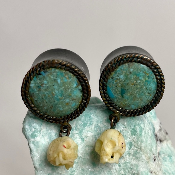 15mm Dangling skull plugs/gauges - Picture 3 of 3